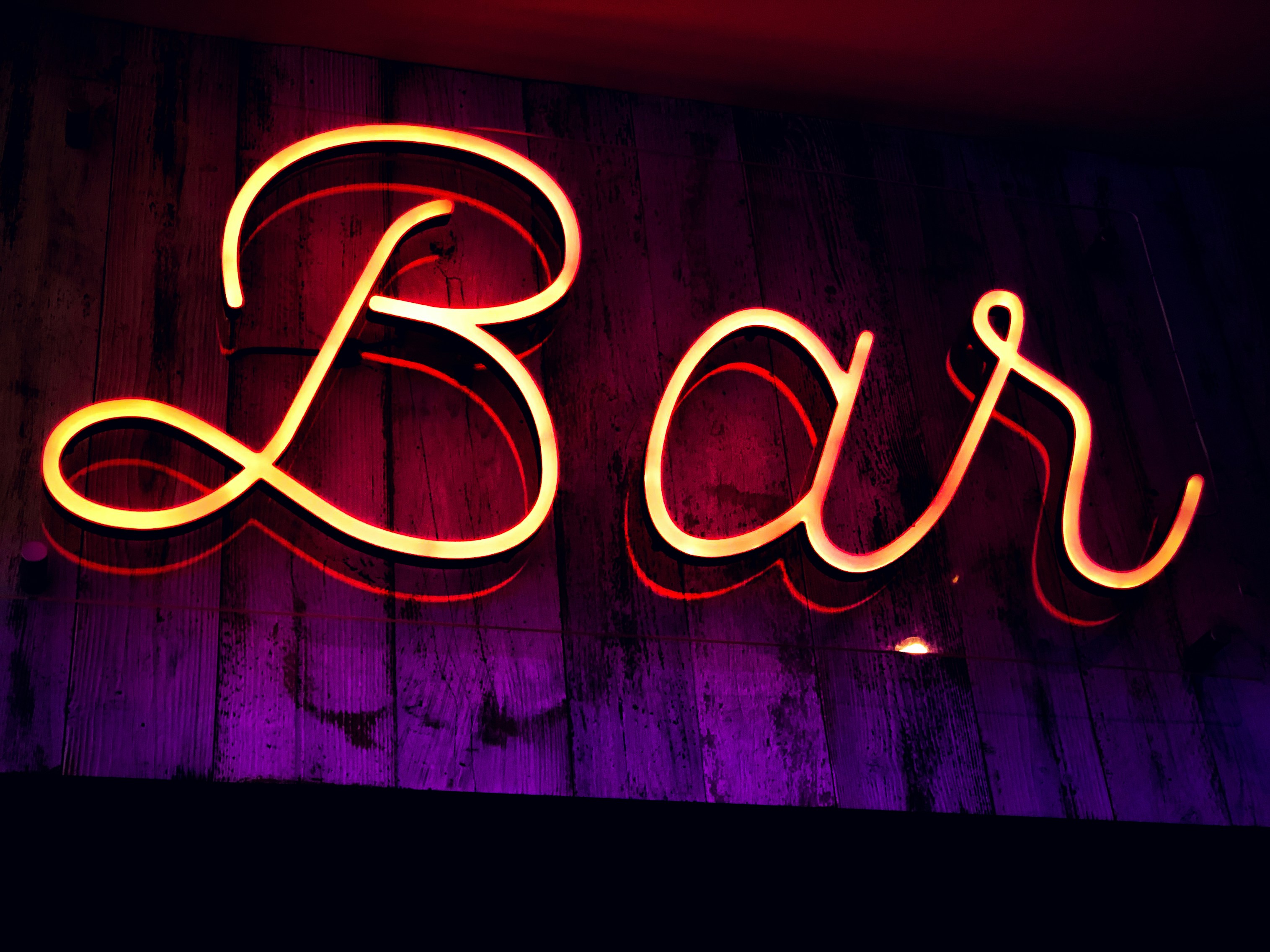 Letrero neón bar